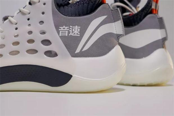 李寧音速7和馭帥12哪個(gè)好 音速7和馭帥12對(duì)比測評(píng)