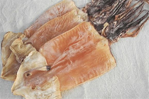 魷魚(yú)干泡發(fā)后怎么處理 魷魚(yú)干泡發(fā)后什么樣