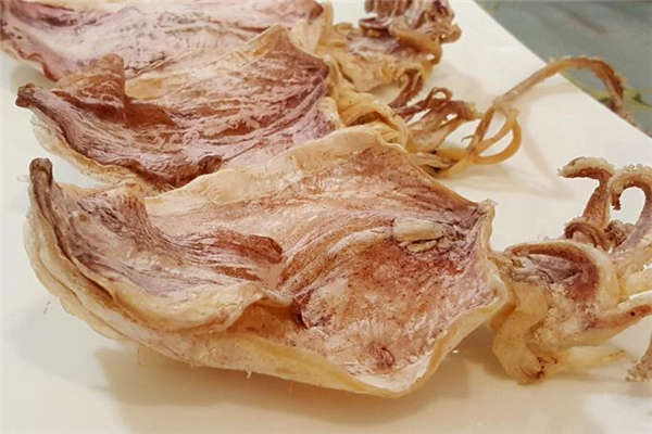 魷魚(yú)干泡發(fā)后怎么處理 魷魚(yú)干泡發(fā)后什么樣