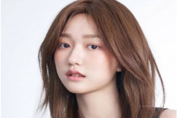 發(fā)際線(xiàn)高女生適合發(fā)型 發(fā)際線(xiàn)高女生發(fā)型圖片