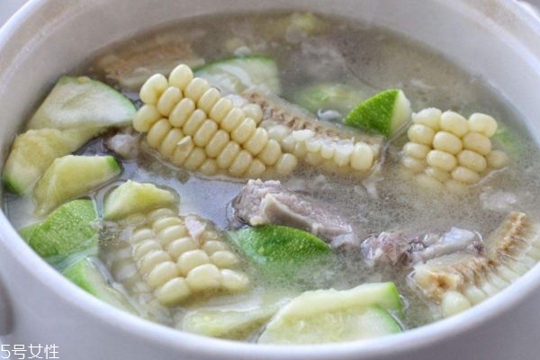 喝湯的好處有什么 湯應該飯前喝還是飯后喝好呢