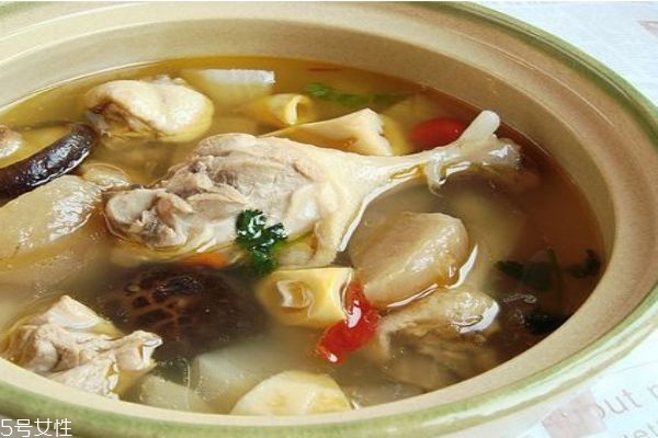 喝湯的好處有什么 湯應該飯前喝還是飯后喝好呢