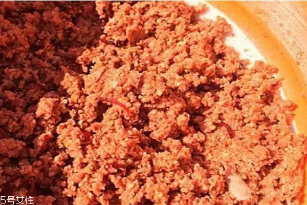 一般釣魚(yú)用什么魚(yú)餌呢 魚(yú)餌怎么自己做呢