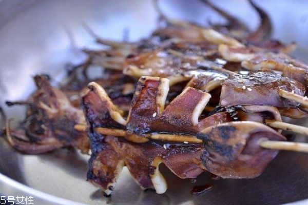 魷魚有什么營(yíng)養(yǎng)價(jià)值呢 吃魷魚有什么好處呢