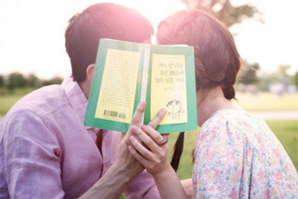 戀愛(ài)初期和對(duì)象聊什么話(huà)題好 談戀愛(ài)怎么聊天不會(huì)冷場(chǎng)