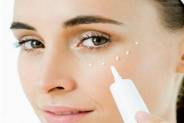 眼霜什么時候用好 眼霜都什么時候用 眼霜什么時候用好 眼霜都什么時候用