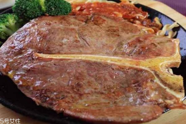 煎肉眼牛排的幾個(gè)要點(diǎn) 關(guān)于牛排的知識點(diǎn)