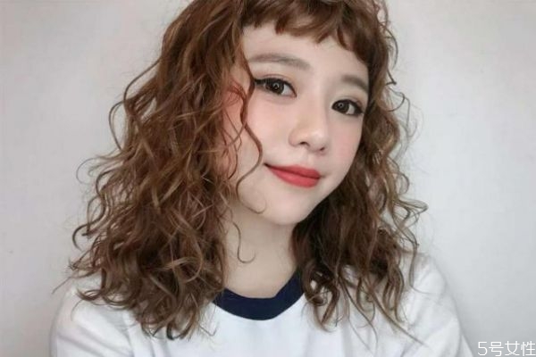 經常燙發(fā)有什么危害 燙發(fā)后怎么保養(yǎng)