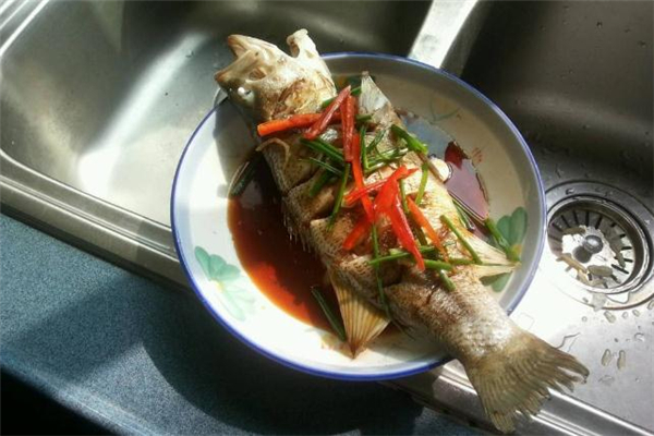鱸魚死了多久不能吃了 鱸魚死了能過(guò)夜嗎
