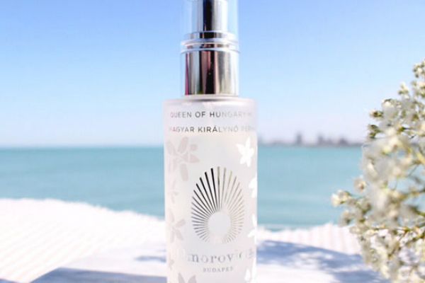 化妝水可以用在眼部嗎 化妝水可以涂在眼周?chē)鷨?></a>
      <p class=