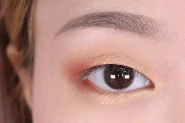 腫泡眼適合什么顏色的眼影 腫泡眼怎么畫(huà)眼影好看