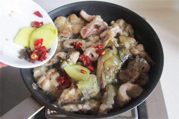 鯰魚(yú)有刺嗎 鯰魚(yú)是一根主刺嗎