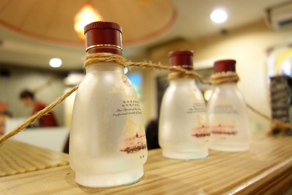 白酒和啤酒哪個(gè)熱量高 白酒喝多少度對(duì)身體好