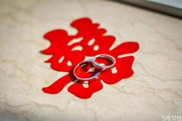 結(jié)婚大約需要多少錢(qián) 結(jié)婚需要買(mǎi)什么東西