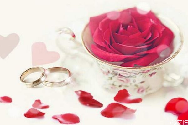 結婚彩禮錢什么時候給女方家 結婚彩禮的結婚習俗