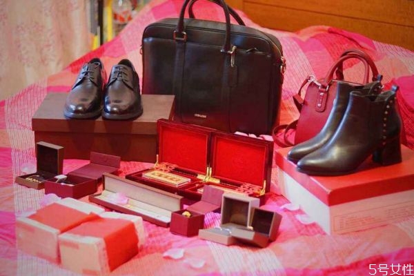 結婚彩禮錢什么時候給女方家 結婚彩禮的結婚習俗