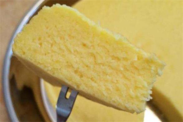 電飯煲做蛋糕需要多長時間 電飯鍋?zhàn)龅案獠慌钏稍趺崔k