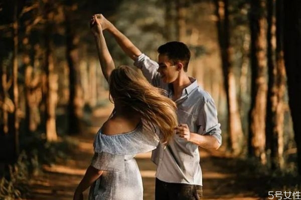 女人最怕男人說(shuō)哪些話(huà) 女人很愛(ài)聽(tīng)男人說(shuō)出這幾句話(huà)