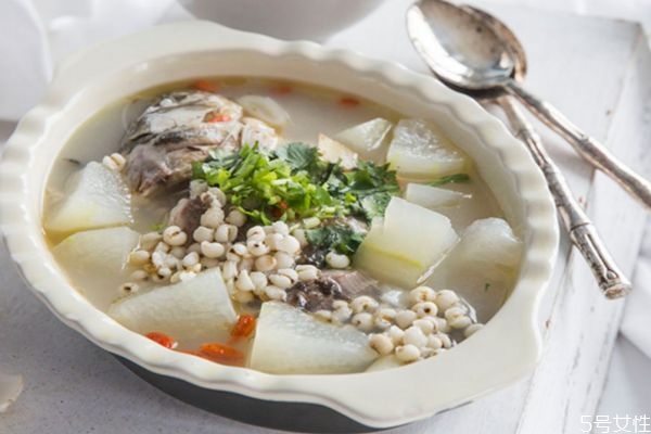 鯽魚(yú)湯怎么做好吃 鯽魚(yú)湯的簡(jiǎn)單做法