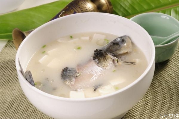 鯽魚(yú)湯怎么做好吃 鯽魚(yú)湯的簡(jiǎn)單做法