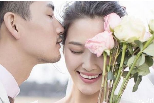 戀愛(ài)的時(shí)候怎么學(xué)會(huì)撒嬌 正確打開向男友撒嬌的方式