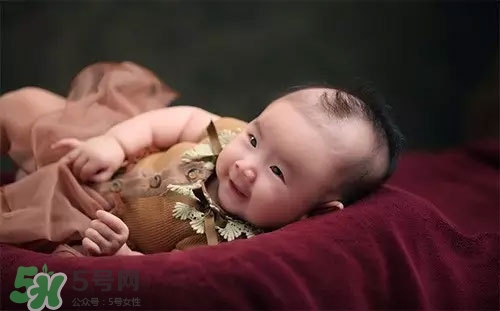 寶寶睡覺(jué)搖頭怎么回事？寶寶睡覺(jué)搖頭是缺鈣嗎？