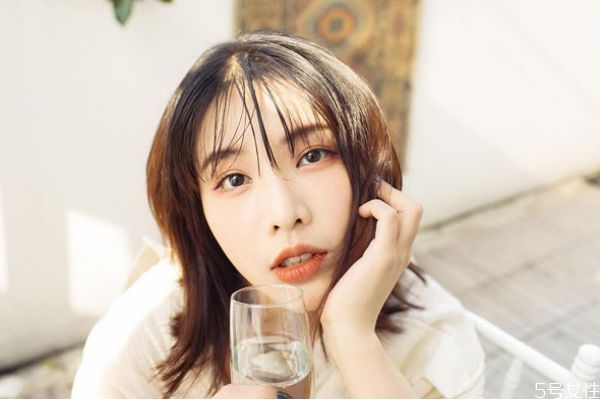 女生談戀愛(ài)注意什么 ?女生談戀愛(ài)注意三個(gè)禁忌