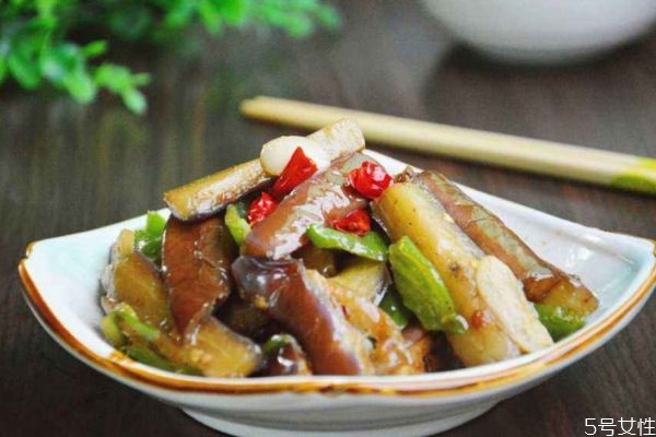 紅燒茄子的熱量高嗎 吃紅燒茄子會(huì)長(zhǎng)胖嗎