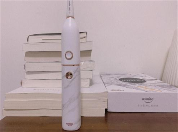 電動(dòng)牙刷和普通牙刷哪個(gè)好？小編真實(shí)測(cè)評(píng)分享