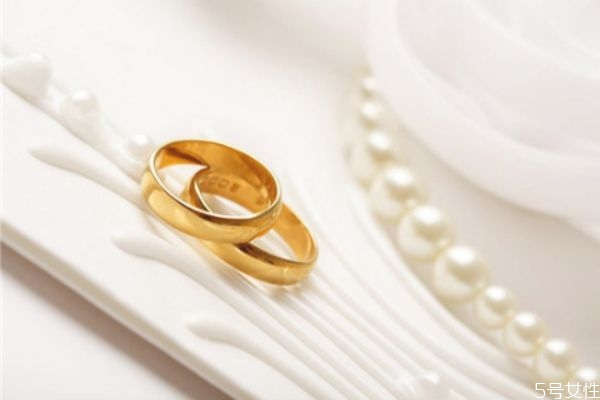 求婚戒指要買一對(duì)嗎 求婚是用對(duì)戒還是單戒好