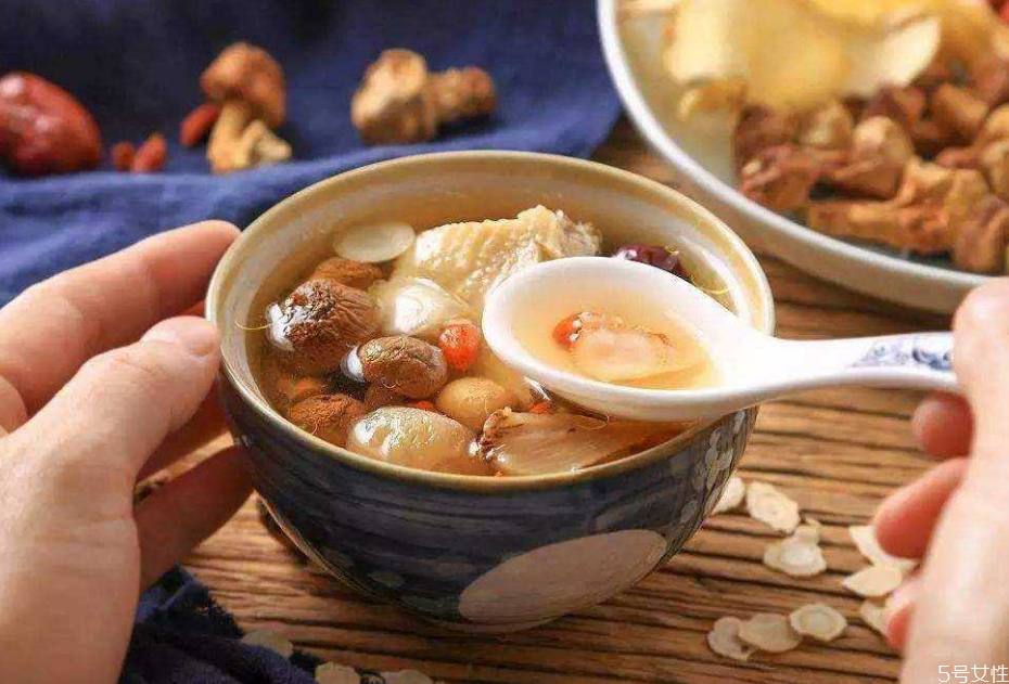 冬季進(jìn)補(bǔ)從什么時(shí)候開(kāi)始 冬季進(jìn)補(bǔ)太過(guò)會(huì)怎么樣