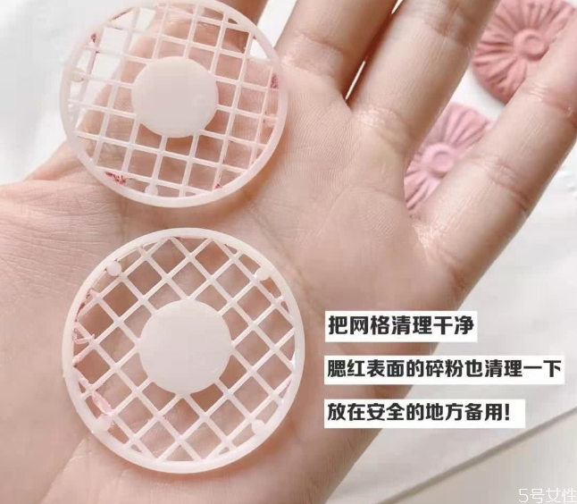 腮紅摔碎怎么復(fù)原 腮紅脫盤(pán)怎么固定回去