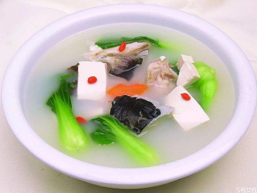 魚(yú)頭豆腐湯熬多久 魚(yú)頭豆腐湯選哪種魚(yú)頭 