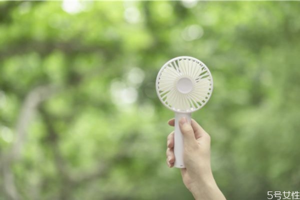 長期分居后女人出軌的表現(xiàn) 女人精神出軌會(huì)有哪些表現(xiàn)