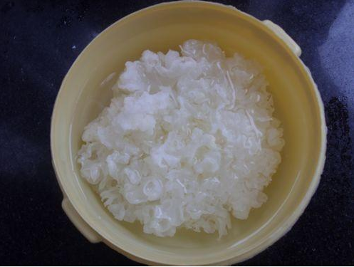 銀耳營(yíng)養(yǎng)價(jià)值有多高 銀耳的飲食宜忌有哪些