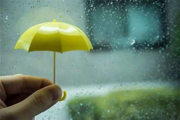 梅雨季節(jié)要開空調除濕有用嗎 梅雨季節(jié)開空調還要開加濕器嗎