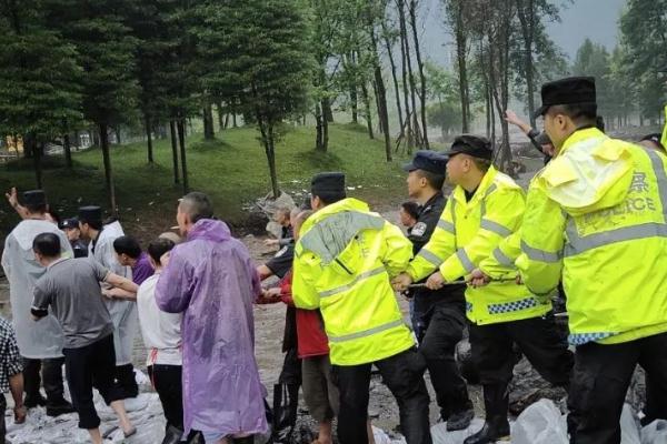 陜西罕見(jiàn)暴雨人員零傷亡 暴雨時(shí)能開空調(diào)嗎