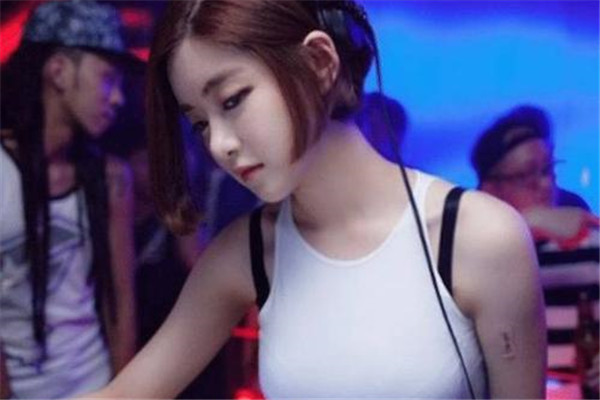 為什么女人也和男人一樣喜歡看美女？