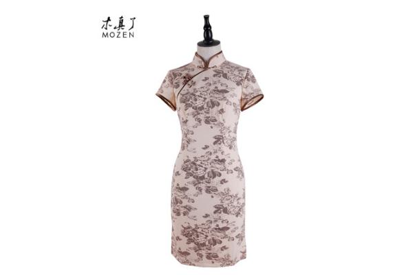 旗袍有幾種類型 平時(shí)見(jiàn)得最多的旗袍領(lǐng)口