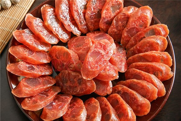 臘腸什么時(shí)候開(kāi)始做 臘腸用前腿肉還是后腿肉