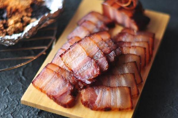 熏臘肉對(duì)人體有好處嗎 熏臘肉可以放冰箱嗎