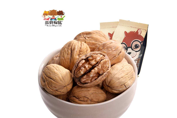 三只松鼠紙皮核桃好剝開(kāi)嗎 三只松鼠紙皮核桃哪些人不能吃