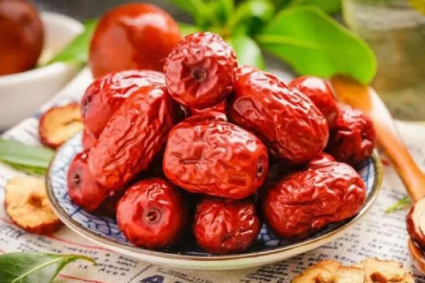 紅棗吃幾個(gè)合適 紅棗對(duì)月經(jīng)有什么功效