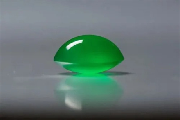 帝王綠會起熒光嗎 帝王綠顏色越深越好嗎