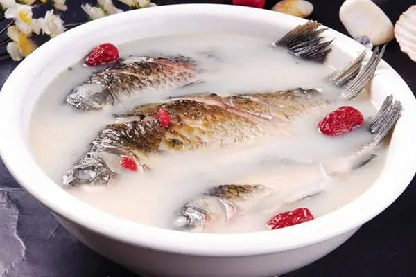 鯽魚(yú)湯要燉多久最好 鯽魚(yú)湯要用開(kāi)水嗎