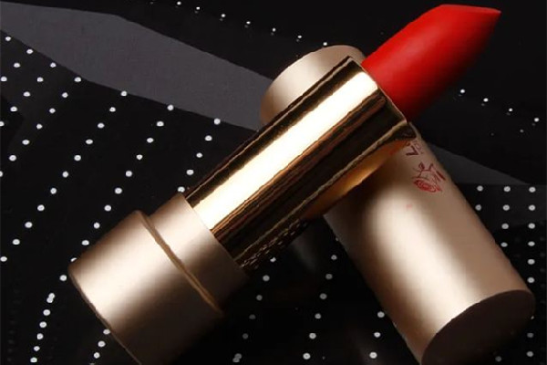 口紅有白點(diǎn)是怎么回事 口紅有白點(diǎn)還能用嗎