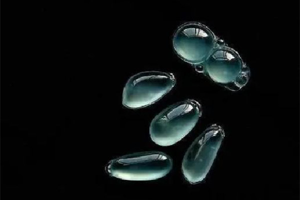 藍(lán)水翡翠有點雪花棉好不好 藍(lán)水翡翠會越戴越透嗎