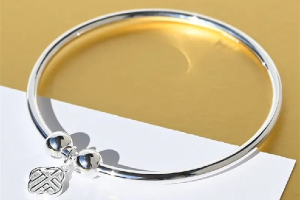 銀手鐲的鋼印是什么 銀手鐲是按克買(mǎi)還是一口價(jià)