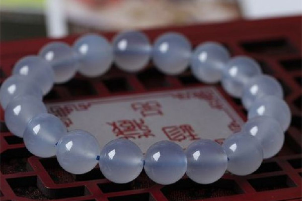 藍玉髓怎么保養(yǎng) 藍玉髓戴哪只手